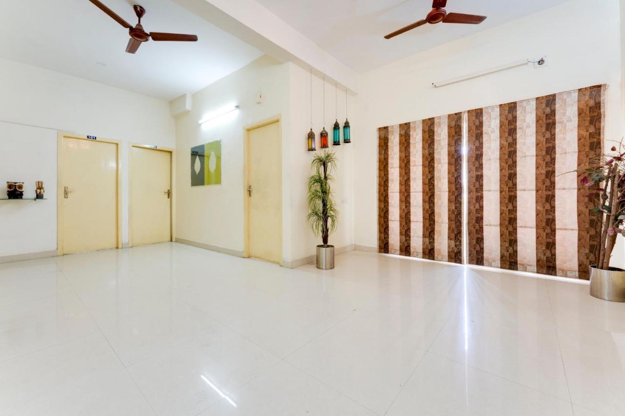 Hotel O J2 Service Apartment Madras Buitenkant foto